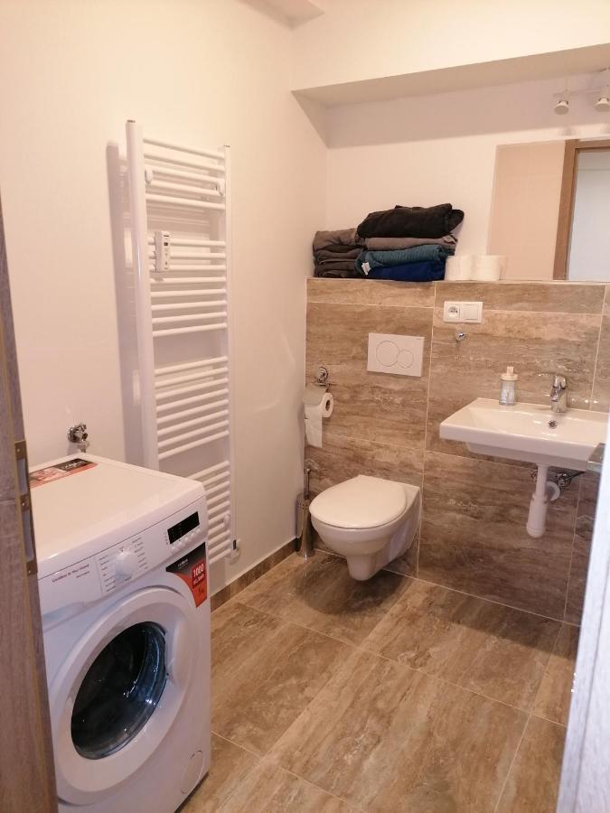 Brand New Studio Apartment #21 With Free Secure Parking In The Center Praha Eksteriør bilde